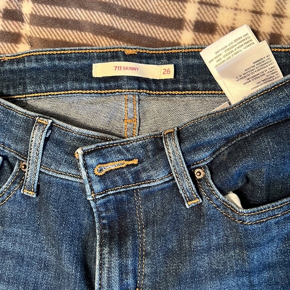 HP!! 🎉Levi 711 skinny jeans - Picture 2 of 3